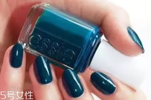 綠色指甲油顯手黑嗎？反光深綠色適合黃皮