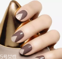 綠色指甲油顯手黑嗎？反光深綠色適合黃皮