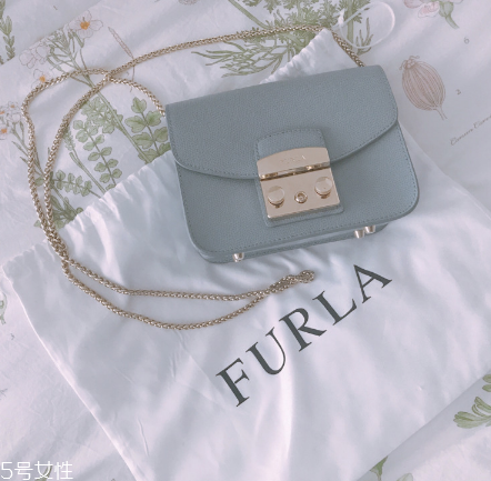 furla包包怎么打開？超百搭的心機(jī)包包