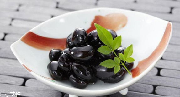 黑豆泡醋用什么醋最好？不要用白醋