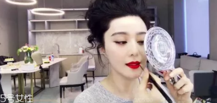 口紅干了嘴脫皮怎么辦？4步打造水潤(rùn)雙唇