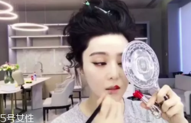 口紅干了嘴脫皮怎么辦？4步打造水潤(rùn)雙唇
