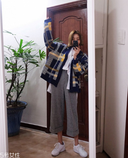 格子毛衣怎么搭配？盡顯減齡學院風