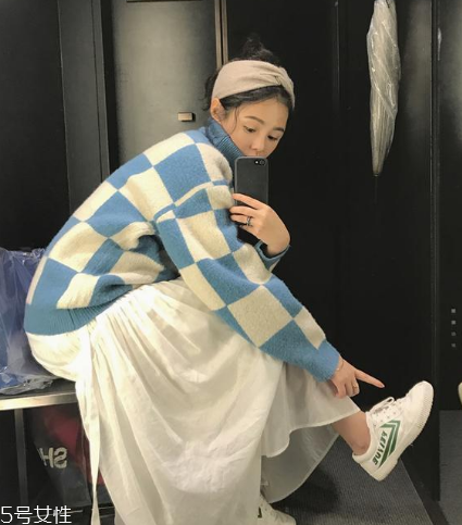 格子毛衣怎么搭配？盡顯減齡學院風