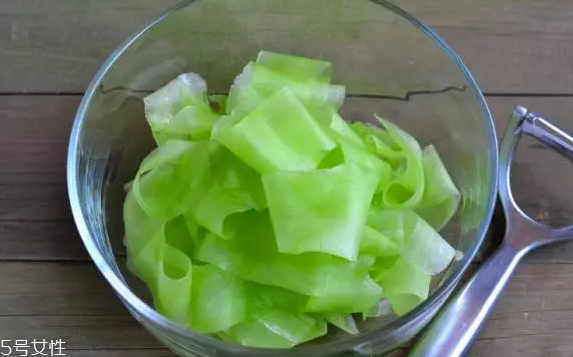 萵筍生吃好還是熟吃好？煮熟后維生素含量大大降低