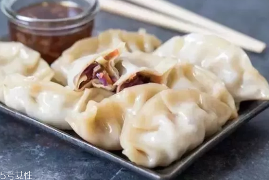 餃子餡可以放雞精嗎？會(huì)危害健康