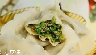 餃子餡先放水還是先放油？油是最后放的調(diào)料