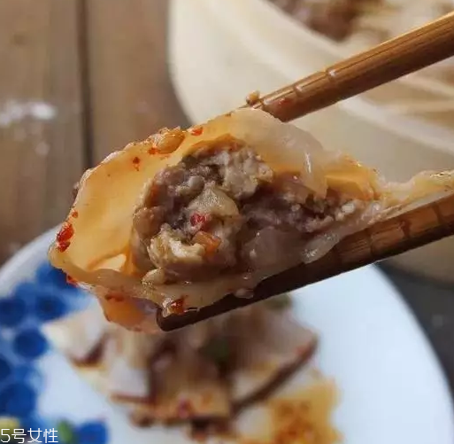 餃子餡先放水還是先放油？油是最后放的調(diào)料