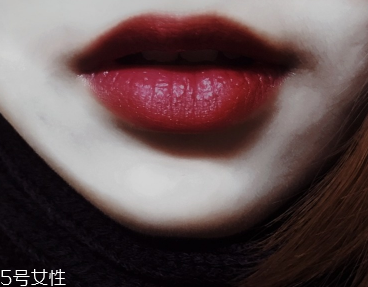 唇部顏色深用什么口紅？chanel絲絨口紅62號不怕唇深