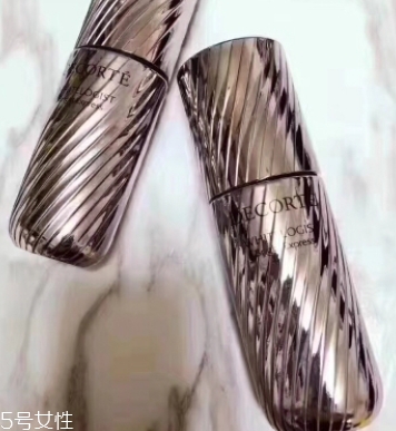 曲酸可以白天用嗎？曲酸可以和vc一起用嗎