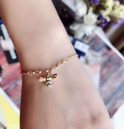 施華洛世奇小蜜蜂手鏈?zhǔn)鞘裁床馁|(zhì)？