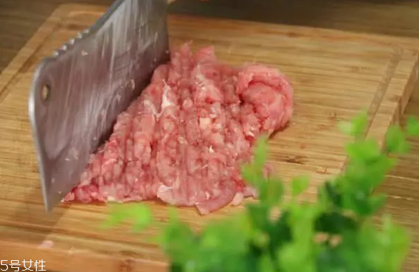 豆腐皮能油炸嗎？火候太猛容易炸糊