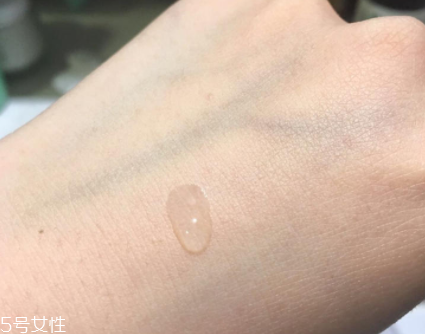 樂敦CC能涂在痘痘上嗎？痘痘與痘印均能改善
