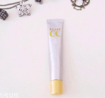 樂敦CC能涂在痘痘上嗎？痘痘與痘印均能改善