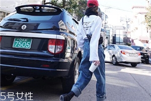 牛仔褲穿著掉色怎么辦？輕度掉色是正常的