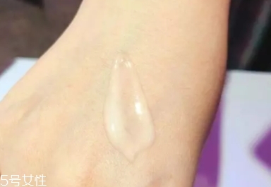 雅詩蘭黛線雕精華和小棕瓶哪個好？一起使用效果佳