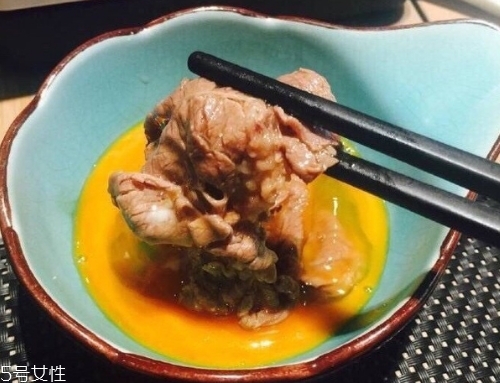 壽喜鍋生雞蛋怎么吃？壽喜燒蘸生雞蛋最美味