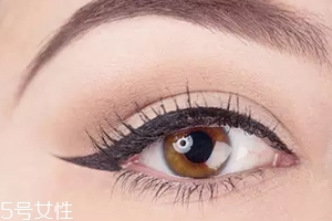 眼線眼尾怎么畫好看？用透明膠畫出優(yōu)美弧度