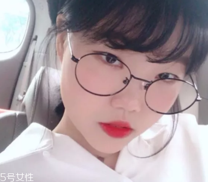 戴眼鏡好看還是不戴眼鏡好看？寬眼距戴眼鏡很精致