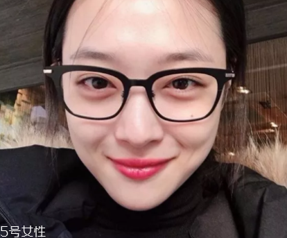 戴眼鏡好看還是不戴眼鏡好看？寬眼距戴眼鏡很精致