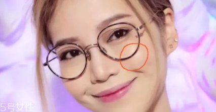 戴眼鏡好看還是不戴眼鏡好看？寬眼距戴眼鏡很精致
