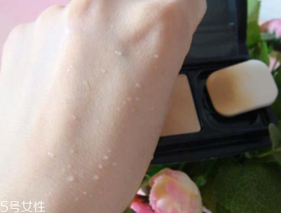 迪奧凝脂恒久粉餅好用嗎？輕薄持久適合春夏