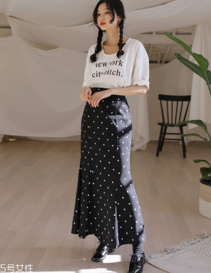 波點裙搭配什么上衣？復古混搭風女王