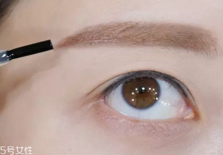 眉毛短怎么變長？畫眉大法拯救短眉星人