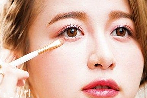 臥蠶筆怎么畫臥蠶？三步讓你擁有少女般的眼眸