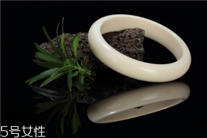 象牙手鐲可以天天戴嗎？這些忌諱要清楚