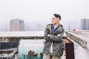 男生怎么穿顯得成熟？輕松塑造穩(wěn)重形象