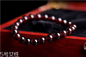 石榴石手鏈睡覺(jué)能戴嗎？這些情況你需要考慮