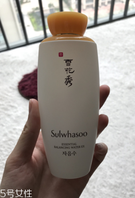 雪花秀平衡水和潤顏水哪個好？潤顏水是鎮(zhèn)店之寶