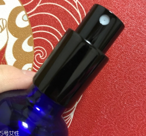 純露可以當(dāng)噴霧嗎？隨時(shí)為你補(bǔ)充水分
