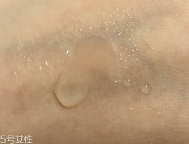 純露可以當(dāng)噴霧嗎？隨時(shí)為你補(bǔ)充水分