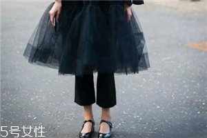 裙子搭配褲子好看嗎？打開時尚的新方式