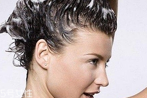 頭發(fā)干燥用什么護(hù)發(fā)素？滋潤保濕型