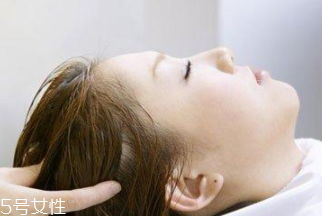 頭發(fā)干燥用什么護發(fā)素？滋潤保濕型