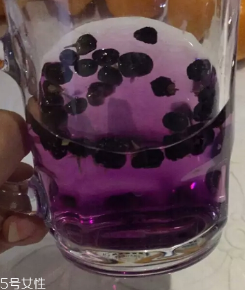 黑枸杞為什么是藍色？花青素的原因