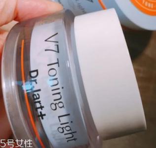 面霜和素顏霜可以同時用嗎？面霜用量不要太多