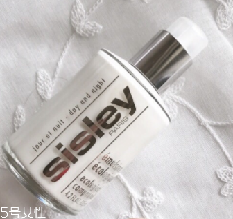 面霜和乳液都要用嗎？油皮可以只用一種