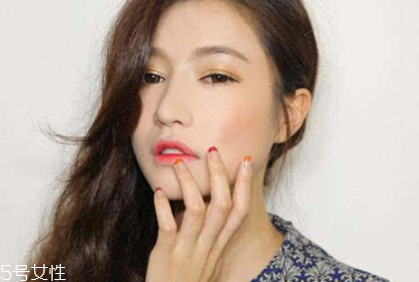 夏天化妝怎么樣不脫妝？8個小技巧讓你做清爽女神