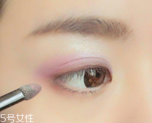 夏天化妝怎么樣不脫妝？8個小技巧讓你做清爽女神