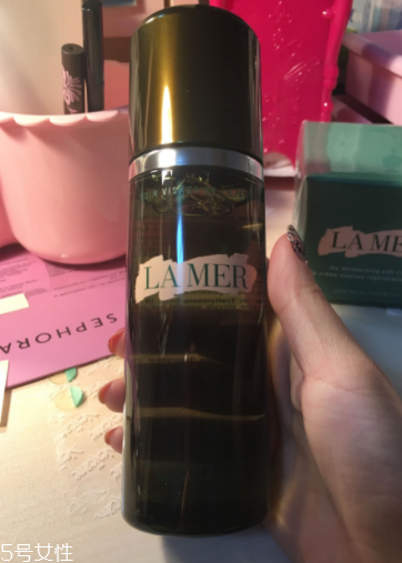 海藍(lán)之謎精萃液跟爽膚水有什么區(qū)別？用于爽膚水之后