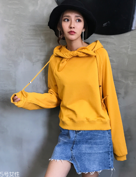 春天穿什么樣的衛(wèi)衣好看？春日百變衛(wèi)衣穿搭