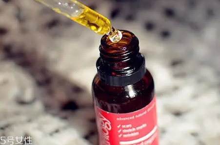 玫瑰果油怎么涂效果最好？搓熱再用加速吸收