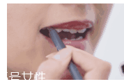 裸色衣服配什么顏色口紅？橙色口紅顯氣色