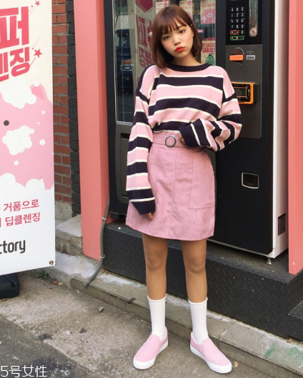 粉色短裙配什么鞋子？少女感爆棚穿搭