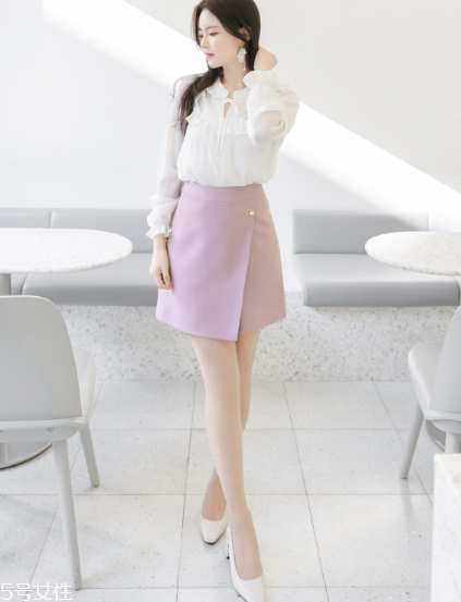 粉色短裙配什么鞋子？少女感爆棚穿搭