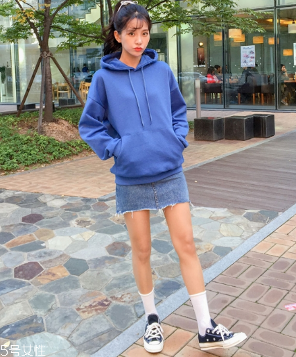 牛仔短裙搭配什么鞋？瞬間變身萌萌少女